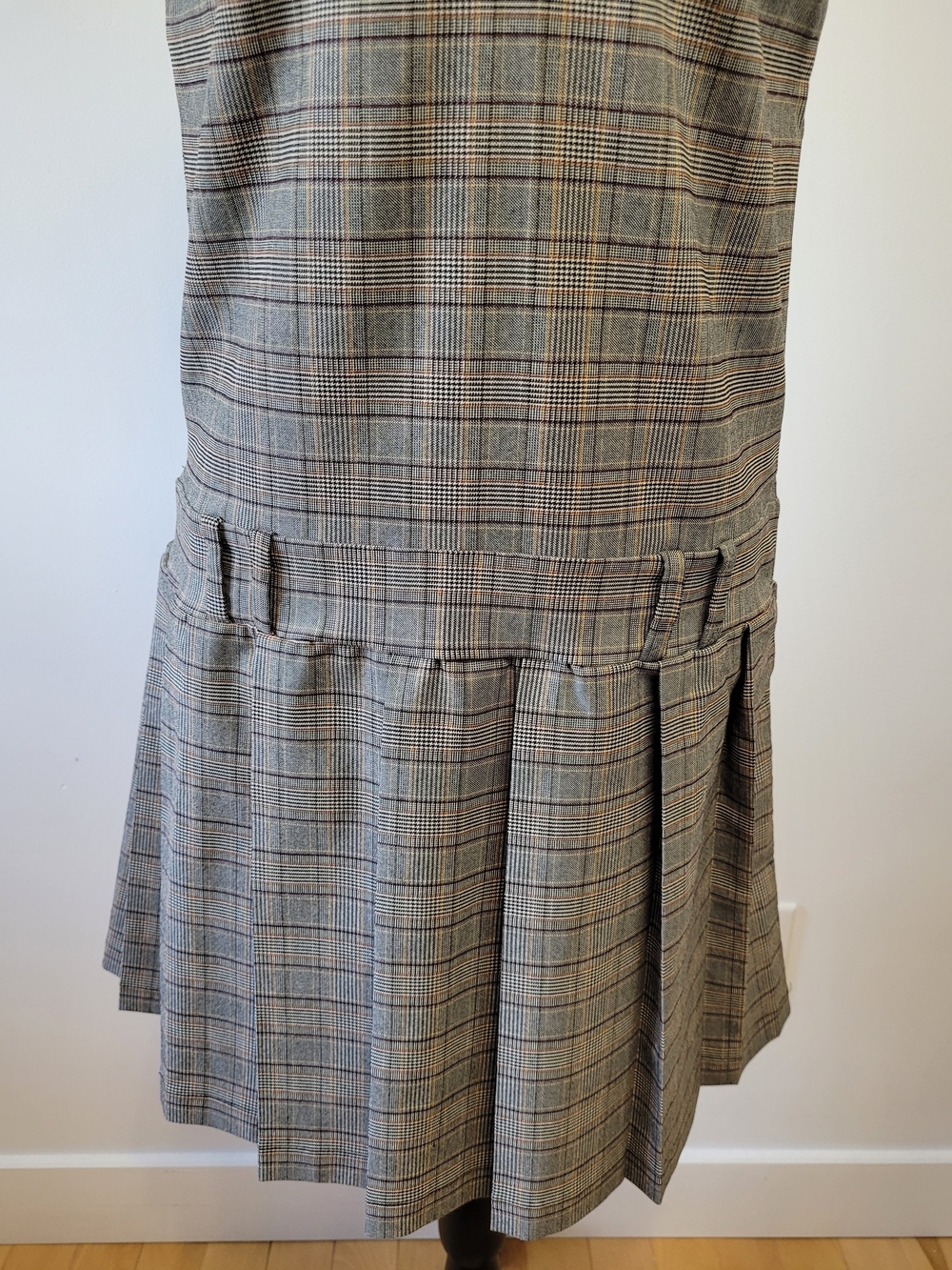 π 233 - Monteau Plaid V-Neck Sleeveless Drop-Waist Dress, Plaid, Medium, EUC - Picture 4 of 11